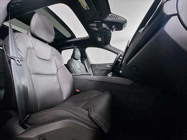 2026 Volvo XC60 Plug-In Hybrid Black Edition Ultra, T8 AWD Electric/Gasoline, Dark