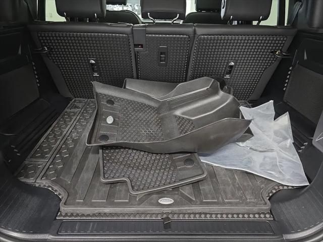 2024 Land Rover Defender 110 P300