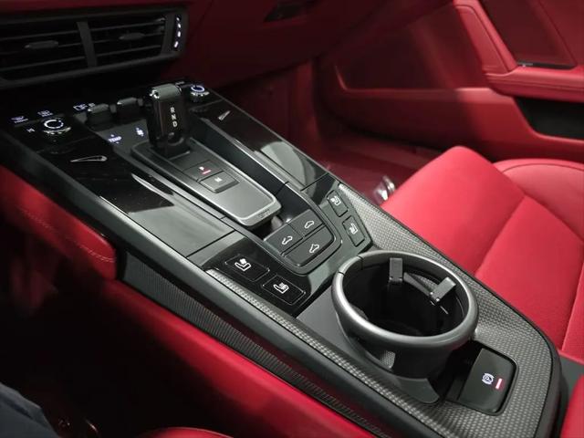 2025 Porsche 911 Carrera 4 GTS