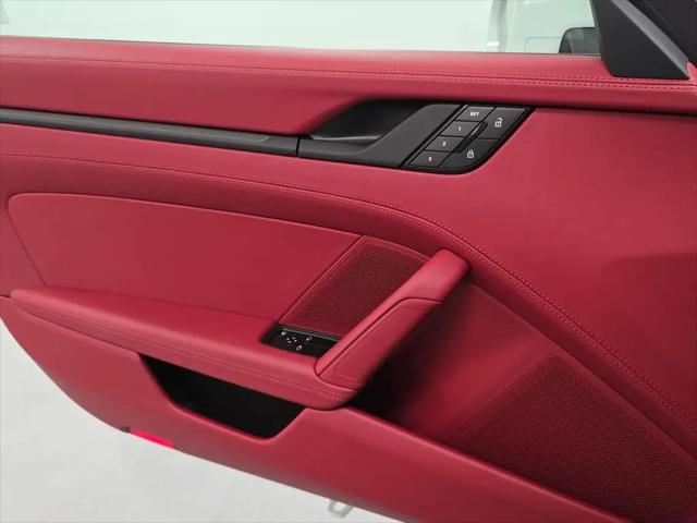 2025 Porsche 911 Carrera 4 GTS