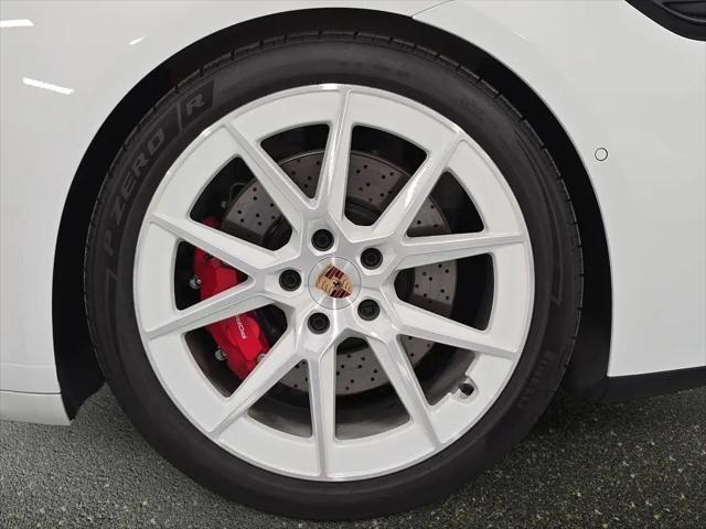 2025 Porsche 911 Carrera 4 GTS