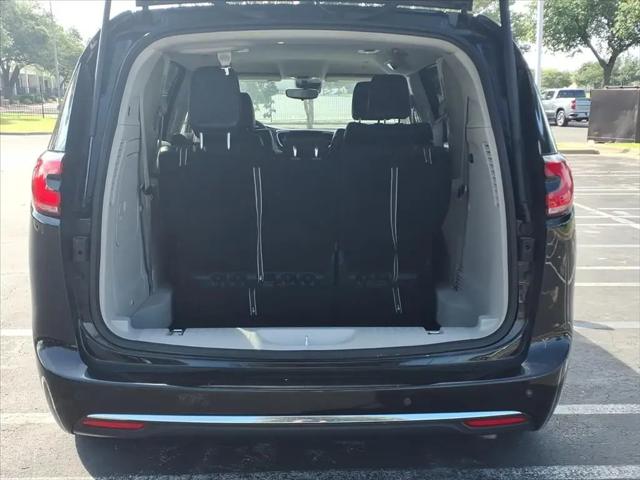 2024 Chrysler Pacifica Hybrid Select
