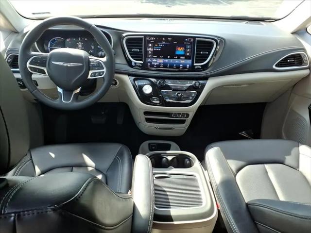 2024 Chrysler Pacifica Hybrid Select