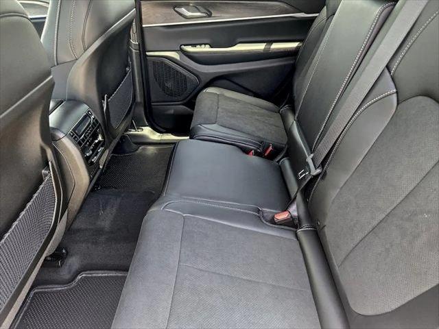 2026 Jeep Grand Cherokee L Altitude 4x2