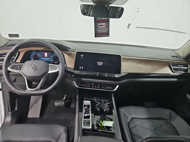2026 Volkswagen Atlas SE with Technology