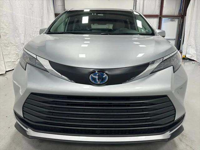 2025 Toyota Sienna LE