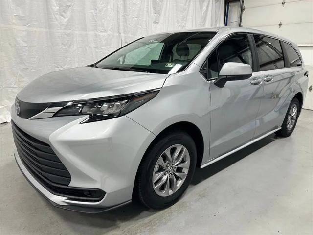 2025 Toyota Sienna LE