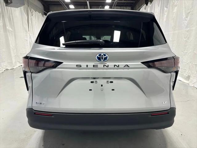 2025 Toyota Sienna LE