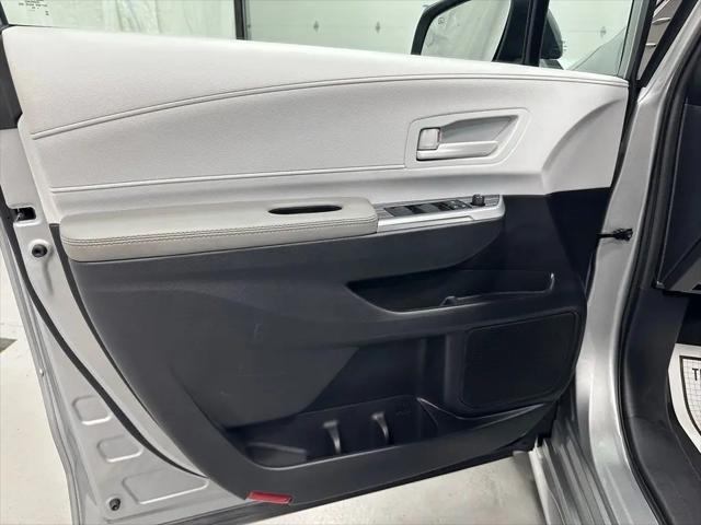 2025 Toyota Sienna LE