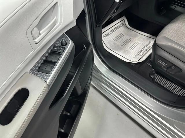 2025 Toyota Sienna LE