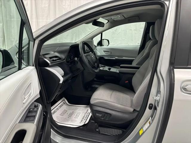 2025 Toyota Sienna LE