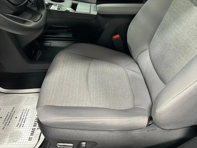 2025 Toyota Sienna LE