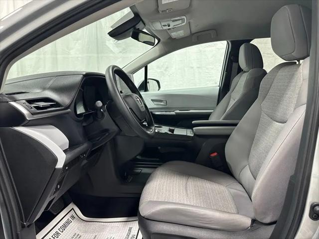 2025 Toyota Sienna LE