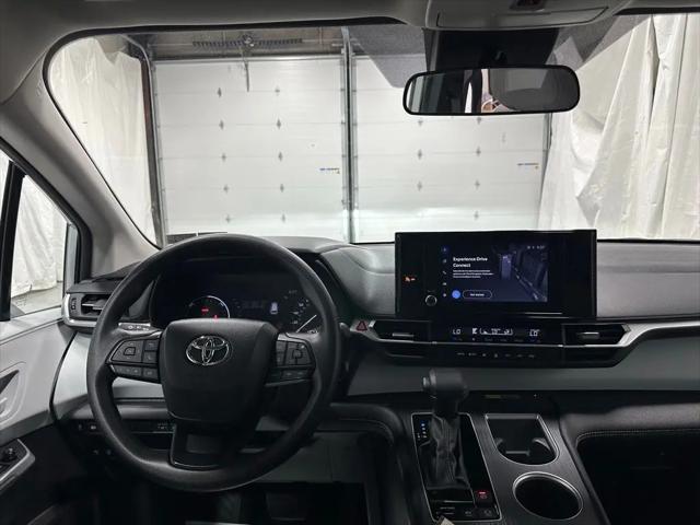 2025 Toyota Sienna LE