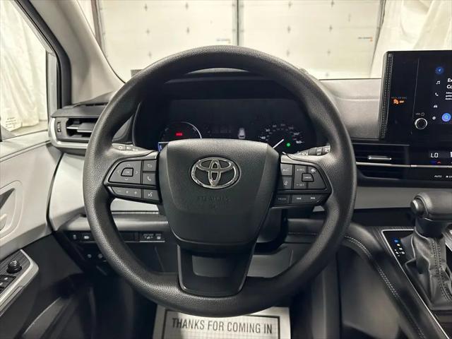 2025 Toyota Sienna LE