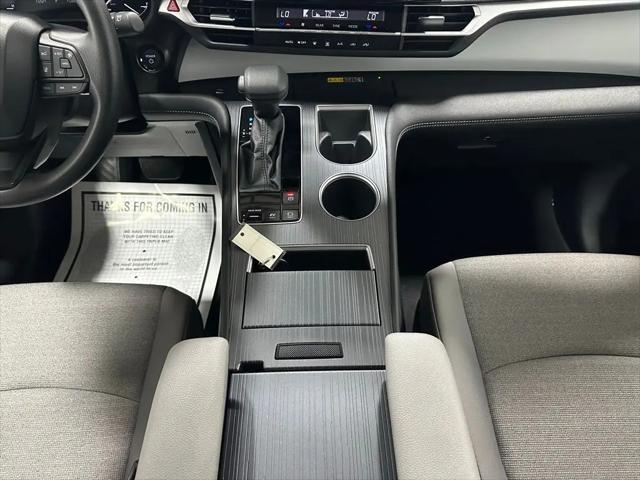 2025 Toyota Sienna LE