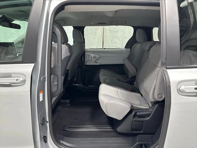 2025 Toyota Sienna LE