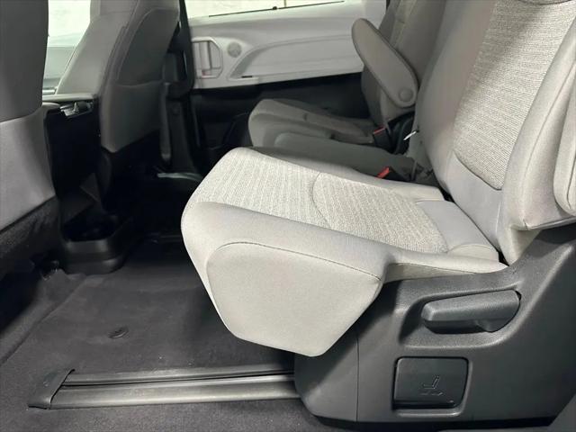 2025 Toyota Sienna LE