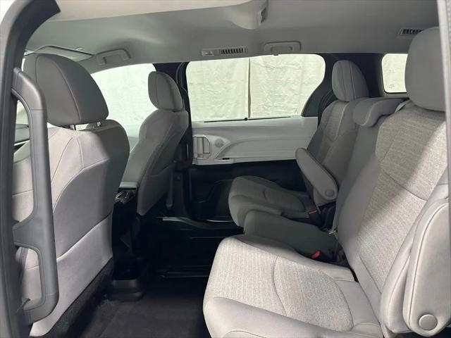 2025 Toyota Sienna LE