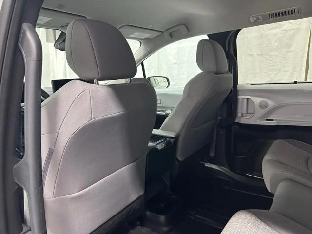 2025 Toyota Sienna LE