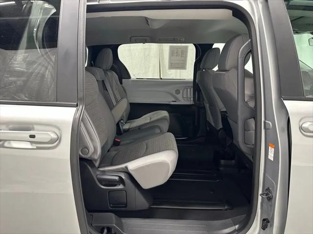 2025 Toyota Sienna LE