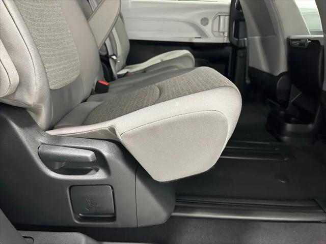 2025 Toyota Sienna LE