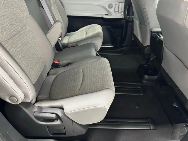 2025 Toyota Sienna LE
