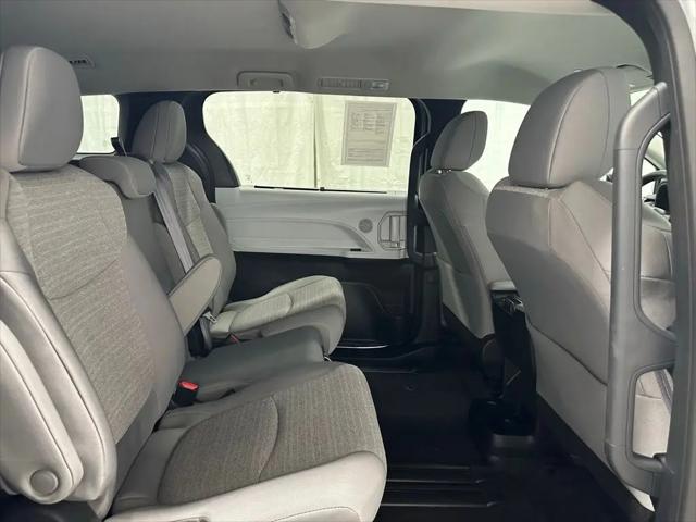 2025 Toyota Sienna LE