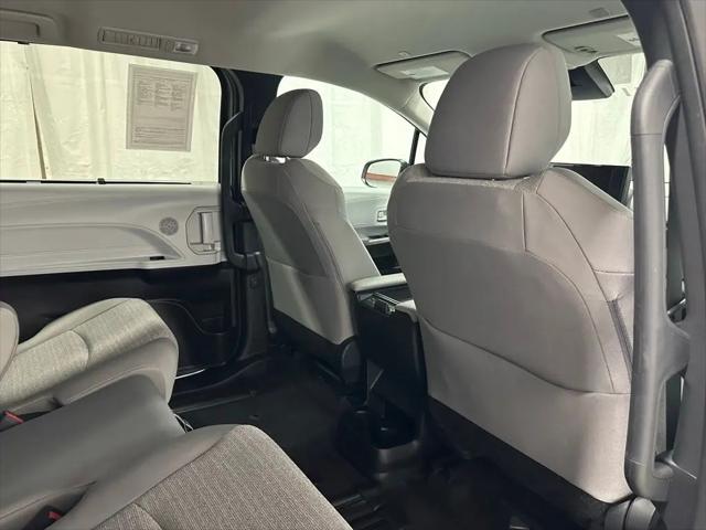 2025 Toyota Sienna LE