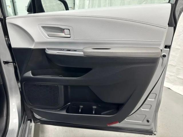 2025 Toyota Sienna LE
