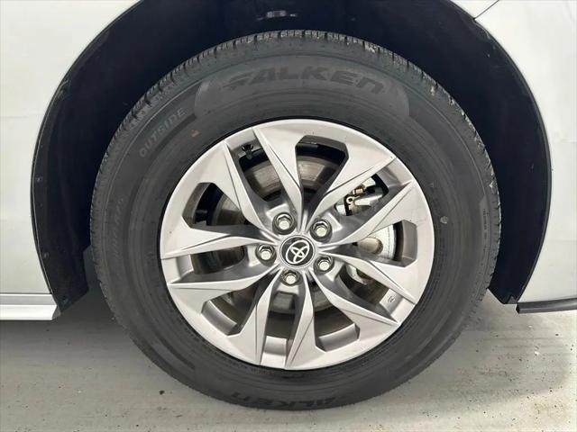 2025 Toyota Sienna LE