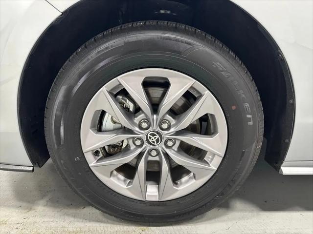 2025 Toyota Sienna LE