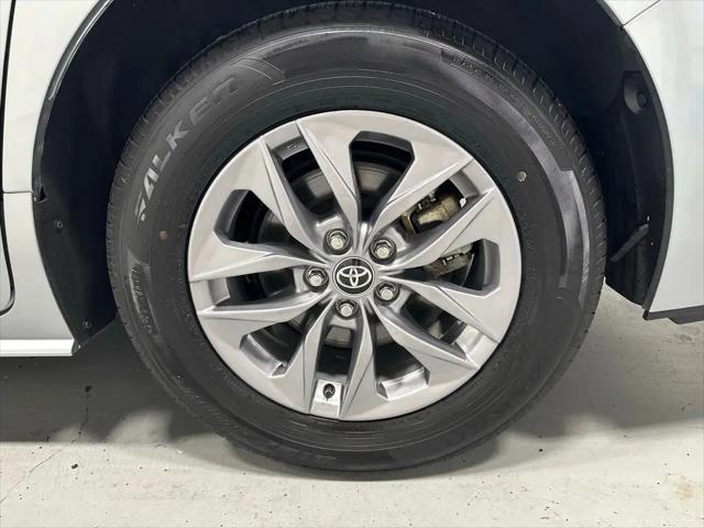 2025 Toyota Sienna LE