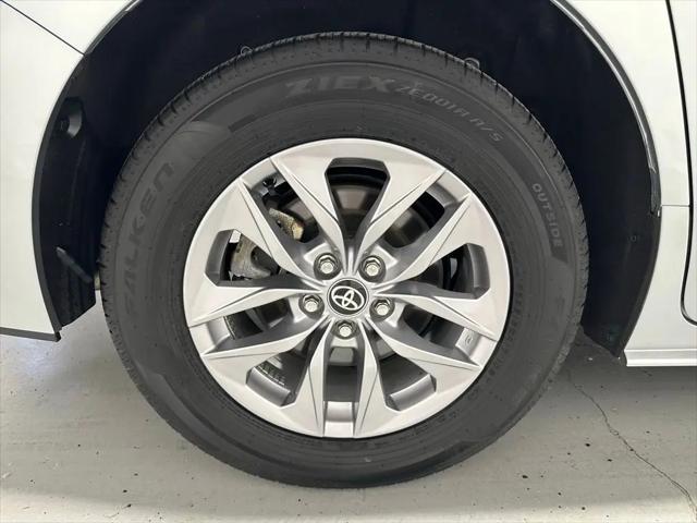 2025 Toyota Sienna LE