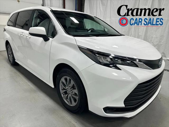 2025 Toyota Sienna LE for sale in Middletown, PA