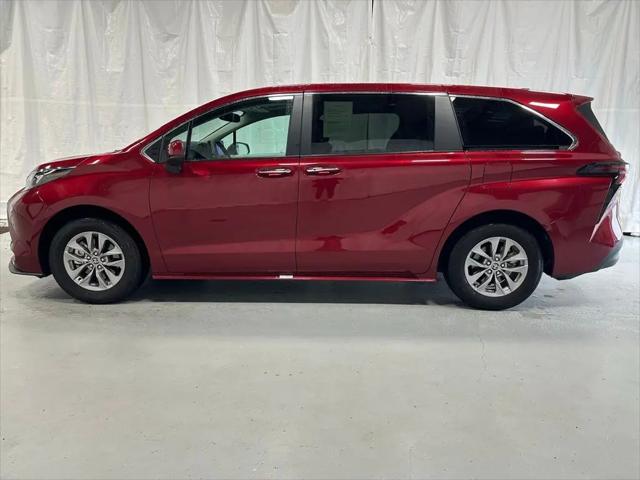 2025 Toyota Sienna XLE