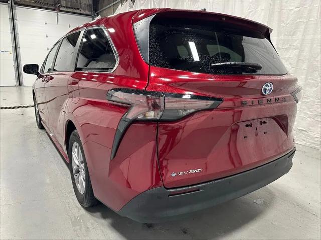 2025 Toyota Sienna XLE