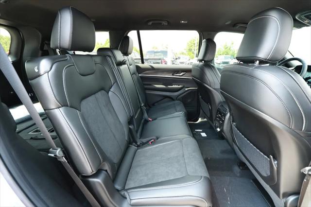 2026 Jeep Grand Cherokee L Altitude 4x2