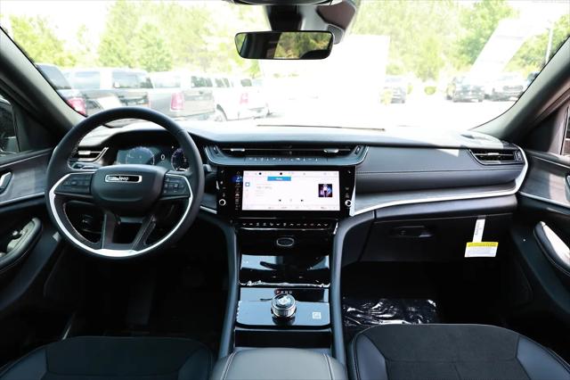 2026 Jeep Grand Cherokee L Altitude 4x2