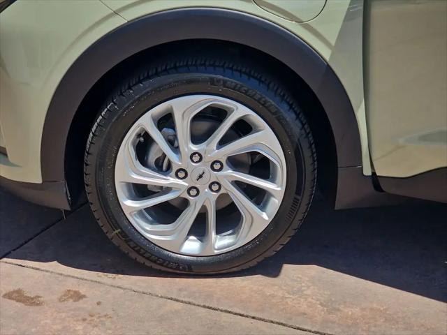 2027 Chevrolet Bolt LT FWD