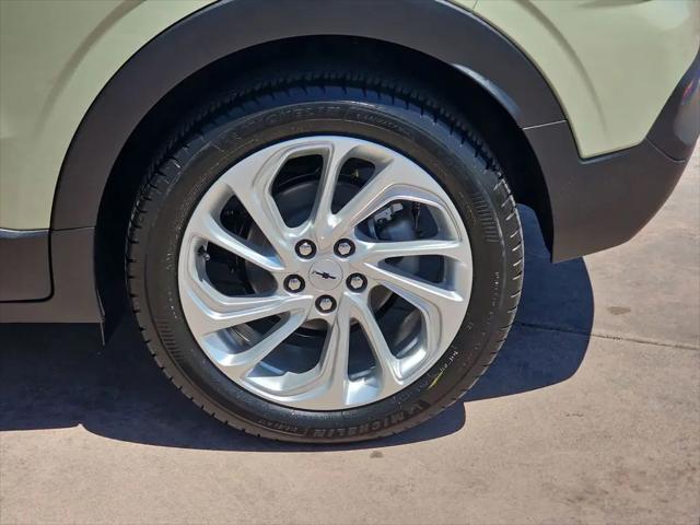 2027 Chevrolet Bolt LT FWD
