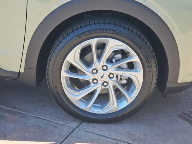 2027 Chevrolet Bolt LT FWD