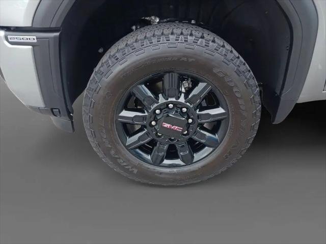 2025 GMC Sierra 2500HD 4WD Crew Cab Standard Bed AT4