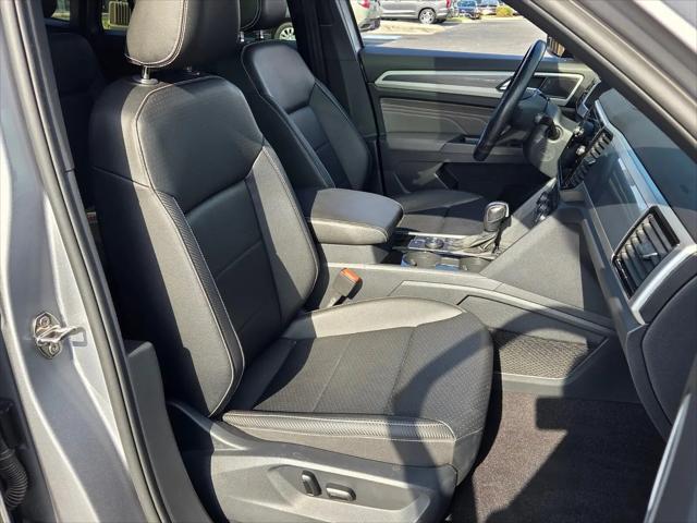 2023 Volkswagen Atlas Cross Sport 3.6L V6 SEL R-Line Black