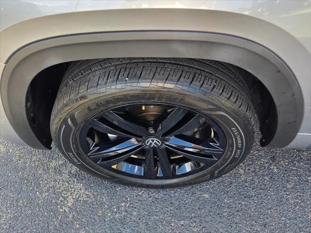 2023 Volkswagen Atlas Cross Sport 3.6L V6 SEL R-Line Black