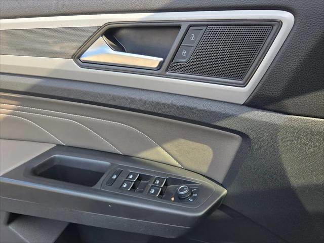 2023 Volkswagen Atlas Cross Sport 3.6L V6 SEL R-Line Black