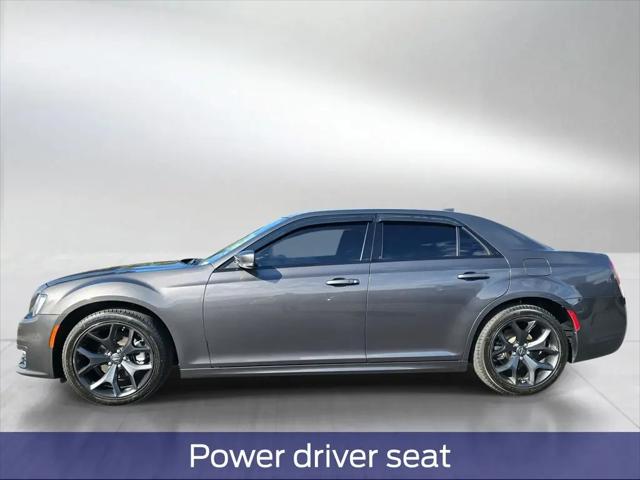 2022 Chrysler 300 Touring-L