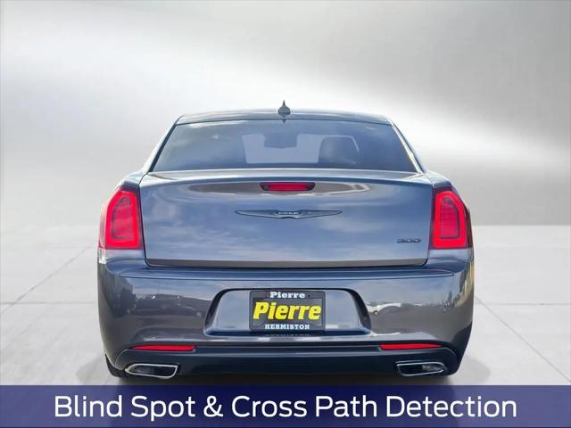 2022 Chrysler 300 Touring-L
