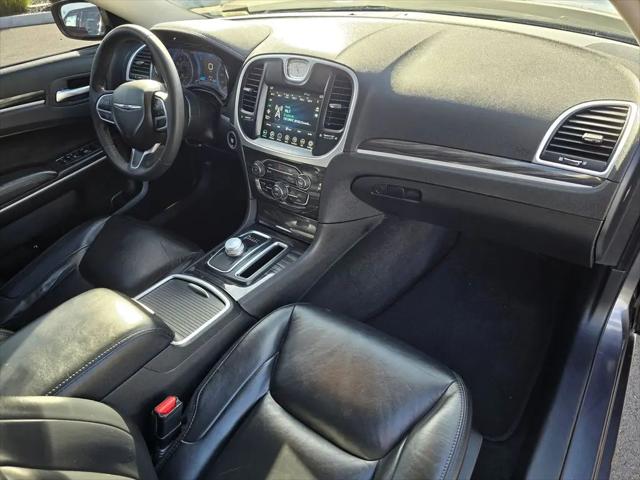 2022 Chrysler 300 Touring-L