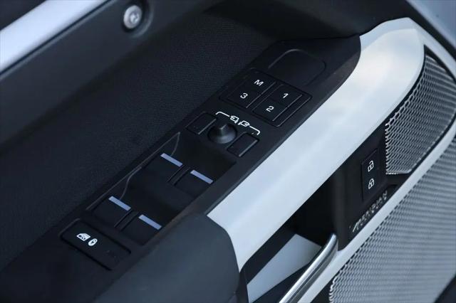2023 Land Rover Defender 130 SE
